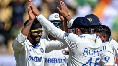 জাদেজা ঘূর্ণি জাদু দেখান