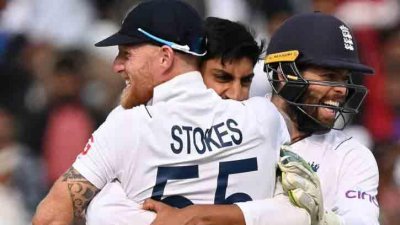 বশিরের উইকেট উদযাপন