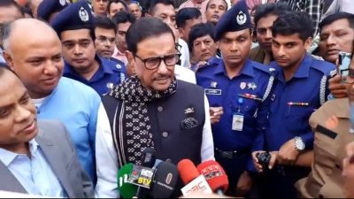নিজ বাড়িতে সাংবাদিকদের সঙ্গে কথা বলেন ওবায়দুল কাদের