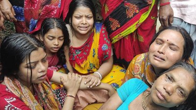 নিহতের স্বজনদের আহাজারি
