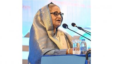 বক্তৃতা করছেন প্রধানমন্ত্রী শেখ হাসিনা