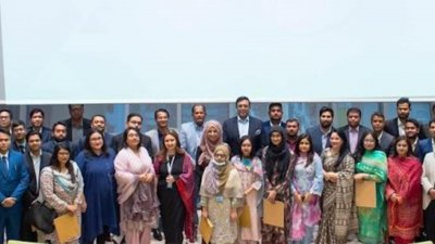 প্রোগ্রামে অংশগ্রহণকারীরা