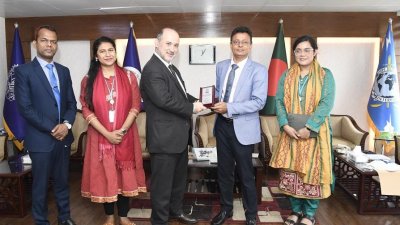 ইউএনওডিসির ক্রাইম প্রিভেনশন অ্যান্ড ক্রিমিনাল জাস্টিস অফিসার ডিমোসথেনিস ক্রিসিকোসের নেতৃত্বে একটি দল সিআইডি প্রধান মোহাম্মদ আলী মিয়ার সঙ্গে মতবিনিময় করেন