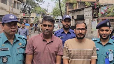 প্রক্টর দ্বীন ইসলাম ও শিক্ষার্থী আম্মানকে কুমিল্লা পুলিশের কাছে হস্তান্তর করা হয়েছে