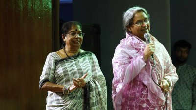আমিনা আহমেদ ও ডা. দীপু মনি/ ছবি: সাজ্জাদ হোসেন