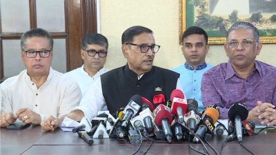 সংবাদ সম্মেলনে বক্তব্য রাখছেন ওবায়দুল কাদের