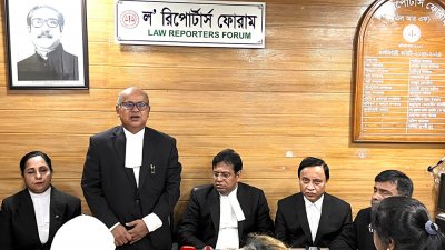 সুপ্রিম কোর্ট ল রিপোর্টার্স ফোরামের (এলআরএফ) মতবিনিময় সভায় বক্তব্য রাখছেন অ্যাটর্নি জেনারেল এএম আমিন উদ্দিন