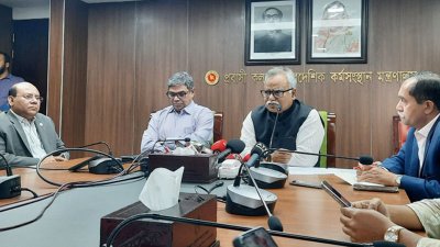 সংবাদ সম্মেলনে বক্তব্য রাখছেন প্রবাসী কল্যাণ ও বৈদেশিক কর্মসংস্থান প্রতিমন্ত্রী শফিকুর রহমান চৌধুরী