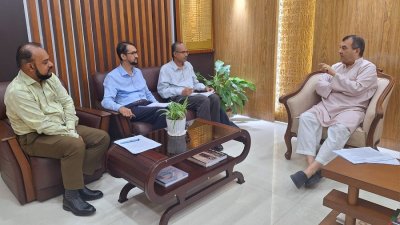 কথা বলছেন পরিবেশ, বন ও জলবায়ু পরিবর্তন বিষয়ক মন্ত্রী সাবের হোসেন চৌধুরী