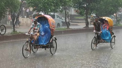 রাজধানীতে স্বস্তির বৃষ্টি (ছবি: রাকিবুল ইসলাম)