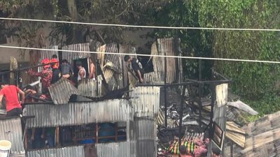 আগুন নিয়ন্ত্রণে কাজ করে ফায়ার সার্ভিসের ছয়টি ইউনিট