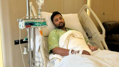 ব্যাংককের হাসপাতালে নাফিস ইকবাল (ছবি: ফেসবুক)