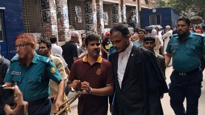 আদালত চত্বরে হাফিজ আল আসাদ