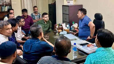 বৃহস্পতিবার দুপুর থেকে আবারও পুলিশের কার্যক্রম শুরু হয়েছে