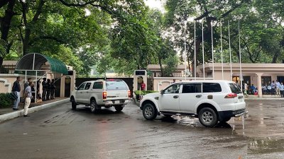 প্রধান উপদেষ্টার সরকারি বাসভবন যমুনায় প্রবেশ করছেন বিএনপি নেতারা