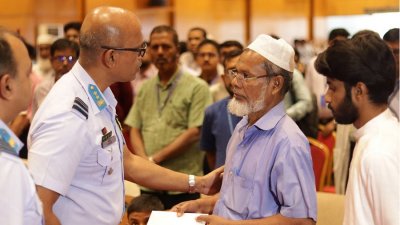 অনুষ্ঠানে শহীদ আহনাফ ও শহীদ সাজিদের রুহের মাগফেরাত কামনা করে দোয়া করা হয়