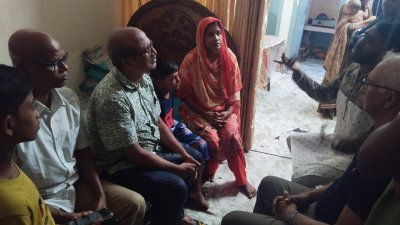 নিহত জসিমের ঘরে মুক্তি কাউন্সিলের নেতৃবৃন্দ
