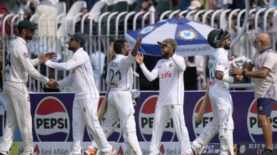 বিজয়ের আনন্দে মেতেছে বাংলাদেশ