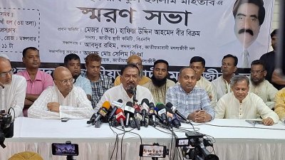বক্তব্য রাখছেন মেজর (অব.) হাফিজ উদ্দিন আহমেদ
