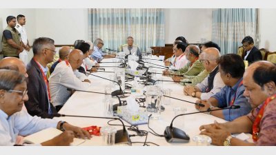 রাষ্ট্রীয় অতিথি ভবন যমুনায় প্রধান উপদেষ্টার সঙ্গে প্রিন্ট মিডিয়ার সম্পাদকদের মতবিনিময় সভা
