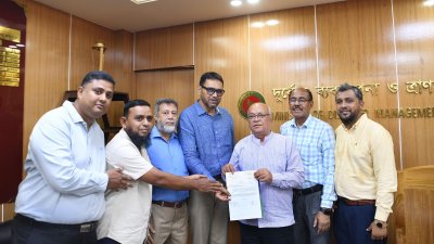প্রধান উপদেষ্টার ত্রাণ তহবিলে ৫০ লাখ টাকা অনুদান দিলো সিএনজি ফিলিং স্টেশন অ্যান্ড কনভার্সন ওয়ার্কশপ ওনার্স অ্যাসোসিয়েশন