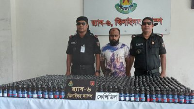 বিপুল পরিমাণ ফেনসিডিলসহ আটক বাদশা সোলায়মান