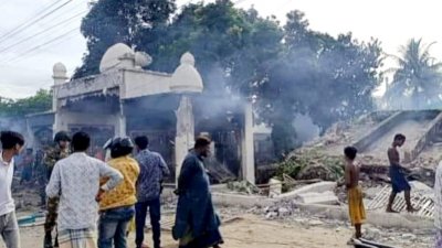 শুক্রবারও গাজীপুর মহানগরের পোড়াবাড়ি এলাকায় ফসিহ উদ্দিন ওরফে ফসিহ পাগলার মাজারে ভাঙচুর, অগ্নিসংযোগ ও লুটপাটের ঘটনা ঘটেছে