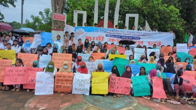 রাঙামাটি মেডিক্যাল কলেজের স্থায়ী ক্যাম্পাসের দাবিতে টানা চতুর্থ দিনের মতো শহীদ মিনারে অবস্থান নিয়ে কর্মসূচি পালন ও বিক্ষোভ করেছেন শিক্ষার্থীরা