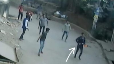 আন্দোলনের সময় গুলি হাতে ফয়সাল
