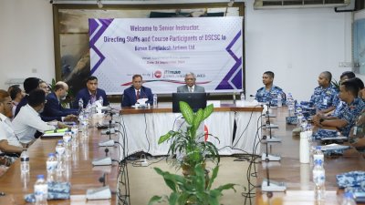বলাকা ভবনে বিমানের এমডি ও সিইও মো. সাফিকুর রহমান অতিথিদের স্বাগত জানান