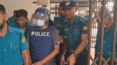 আদালতে ডিসি মশিউর রহমান (ছবি: বাংলা ট্রিবিউন)