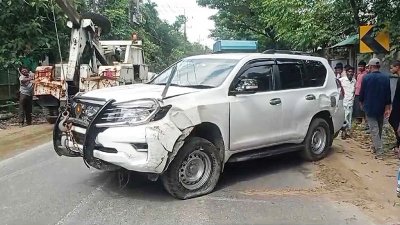 কক্সবাজারের জেলা প্রশাসকের গাড়ি