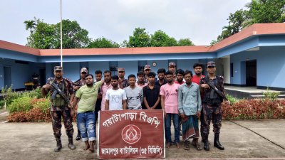 আটক ১২ যুবক