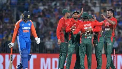 উইকেট নিয়ে বাংলাদেশের উদযাপন