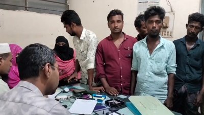 ফিরে আসা জেলেরা