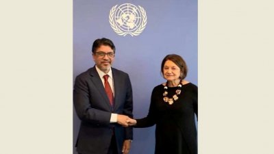 জাতিসংঘের আন্ডার সেক্রেটারি জেনারেল ফর পলিটিক্যাল অ্যান্ড পিস বিল্ডিং অ্যাফেয়ার্স রোজমেরি ডিকার্লোর সঙ্গে বৈঠক করেন পররাষ্ট্র সচিব মো. জসিম উদ্দিন (ছবি: পররাষ্ট্র মন্ত্রণালয়ের ফেসবুক পেজ থেকে)
