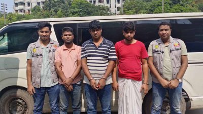 ডাকাত দলের গ্রেফতারকৃত তিন সদস্য
