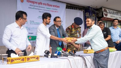 কাওরান বাজারে ট্রেডিং করপোরেশন অব বাংলাদেশ (টিসিবি) চত্বরে এই কার্যক্রম উদ্বোধন করা হয়।