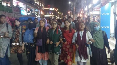 টাঙ্গাইলে মশাল মিছিল করেছেন বৈষম্যবিরোধী ছাত্র আন্দোলনের শিক্ষার্থীরা