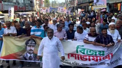শনিবার দুপুরে ময়মনসিংহ নগরীর রেলওয়ে কৃষ্ণচূড়া চত্বরে জাতীয় বিপ্লব ও সংহতি দিবস উপলক্ষে বর্ণাঢ্য মিছিল
