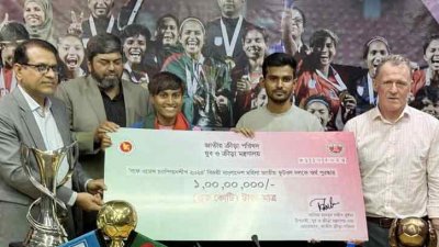 সাফের চ্যাম্পিয়নদের পুরস্কার দেন আসিফ