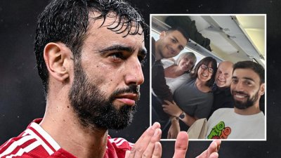 বিমানে সহযাত্রীদের সঙ্গে ব্রুনো।