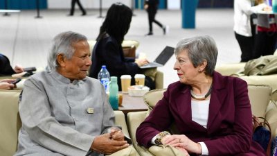 সাবেক ব্রিটিশ প্রধানমন্ত্রী থেরেসা মে’র সঙ্গে বৈঠক করেন প্রধান উপদেষ্টা ড. মুহাম্মদ ইউনূস