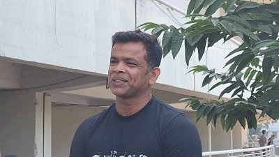 সংবাদ মাধ্যমে কথা বলেছেন নির্বাচক প্যানেলের সদস্য আব্দুর রাজ্জাক।