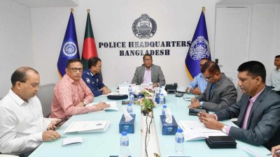 সভায় বক্তব্য দিচ্ছেন নতুন আইজিপি বাহারুল আলম