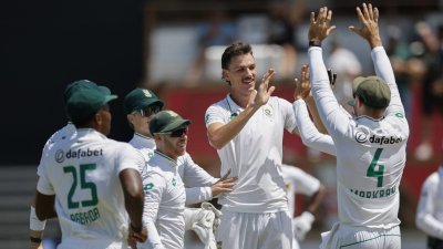 ১৩ রানে ৭ উইকেট নিয়েছেন ইয়ানসেন।
