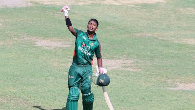 তামিম সেঞ্চুরি করেন