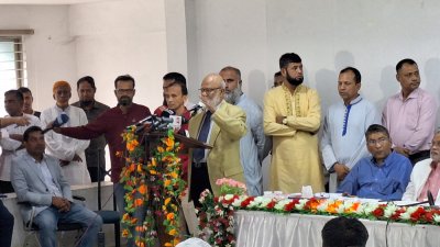 বক্তব্য রাখছেন খন্দকার মোশাররফ হোসেন