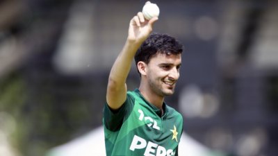 ক্যারিয়ার সেরা বোলিং করেছেন সুফিয়ান মুকিম।