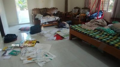 গাজীপুরের শ্রীপুরে এক রাতে স্থানীয় আওয়ামী লীগ নেতা, শিক্ষক এবং কৃষি উদ্যোক্তার বাড়িতে ডাকাতির ঘটনা ঘটেছে